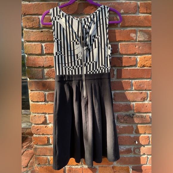 9 H1S Black & White Sleeveless Dress     Size 2 - Picture 5 of 13